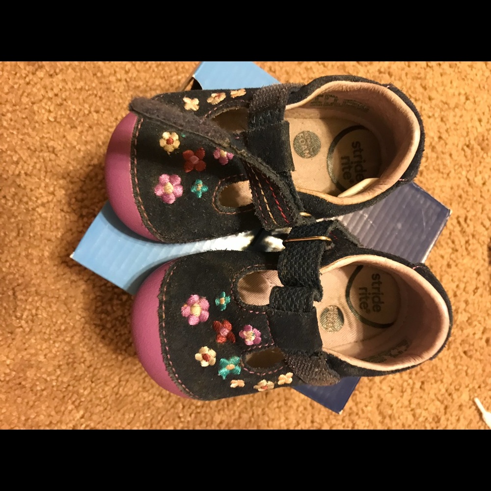 2 pairs of stride rite shoes